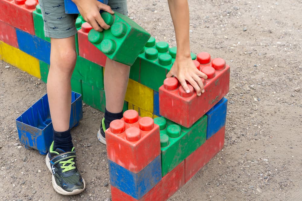 kind_mit_lego